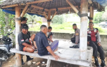 Empat Personel Polsek Sekotong Patroli Dialogis di Gunung Ketapang
