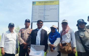 Bhabinkamtibmas dan Dinas Pertanian Bersinergi Bangun Irigasi untuk Petani