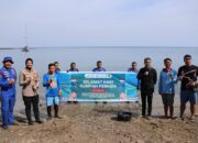 Jaga Ekosistem Laut, Polres Sumbawa Melaksanakan Kegiatan Penanaman Terumbu Karang di Pantai Kencana