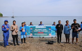 Jaga Ekosistem Laut, Polres Sumbawa Melaksanakan Kegiatan Penanaman Terumbu Karang di Pantai Kencana