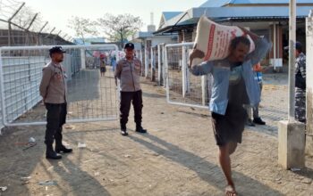 Polsek Kawasan Pelabuhan Laut Bima Amankan Embarkasi dan Debarkasi KM. BINAIYA