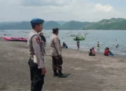 Polisi Jaga Pantai Cemare, Wisatawan Kini Lebih Tenang