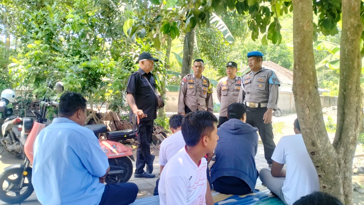 Polisi dan Warga Lembar Kompak Wujudkan Lingkungan Aman