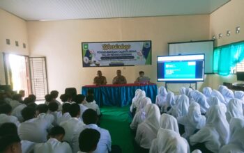 Polsek Moyo Hilir Sosialisasikan SMA Kemala Taruna Bhayangkara, Siswa Diingatkan Bahaya Bullying dan Terorisme