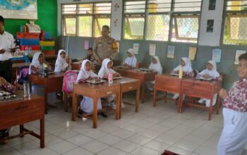 Bhabinkamtibmas Memonitor Pendistribusian Makan Bergizi Gratis (MBG) di Sekolah Dasar Kota Bima