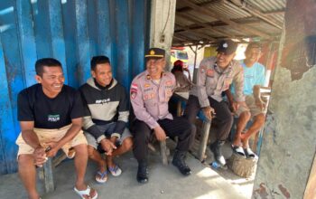 Sat Binmas Polres Bima Kota Gelar Jumat Curhat, Sampaikan Himbauan Kamtibmas kepada Pengojek di Pasar Senggol