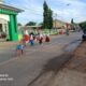 Bantu Anak Sekolah Menyebrang Jalan, Polsek Lambu Laksanakan Kegiatan Rawan Pagi