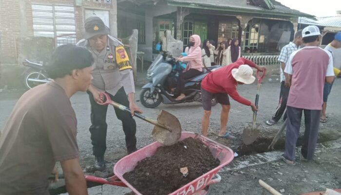 Perkuat Sinergi, Polri dan Warga, Desa Dalam Gelar Gotong Royong