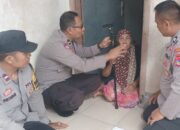 Polri Humanis! Polres Lombok Barat Salurkan Tongkat untuk Lansia dan Penyandang Lumpuh