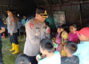 Sentuhan Kepedulian: Polres Humbahas Berikan Trauma Healing bagi Anak Korban Bencana