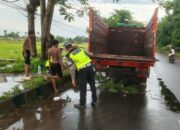 Satlantas Lombok Barat Sigap Atasi Truk Mogok di Jalur Padat