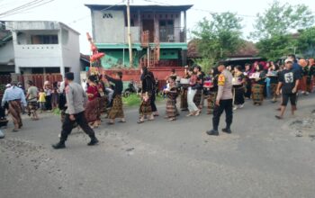 Jamin Ketertiban Arus Lalu Lintas, Polsek Sumbawa Amankan Prosesi Nyongkolan di Brang Biji
