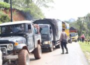 Kapolres Aceh Tengah Kawal dan Serahkan Langsung Bantuan dari Pemda dan Kapolri ke Wilayah Terisolir di Kecamatan Linge