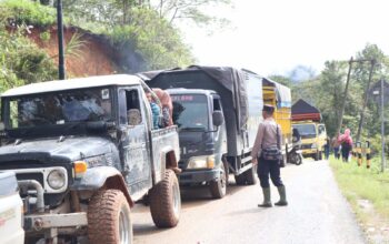 Kapolres Aceh Tengah Kawal dan Serahkan Langsung Bantuan dari Pemda dan Kapolri ke Wilayah Terisolir di Kecamatan Linge