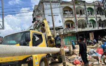 Personel Brimob Kawal Penormalan Listrik di Aceh Tamiang