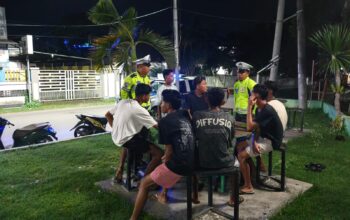 Satlantas Polres Dompu Gelar Blue Light Patrol dan Strong Point Malam, Wujudkan Kamseltibcar Lantas yang Aman dan Kondusif