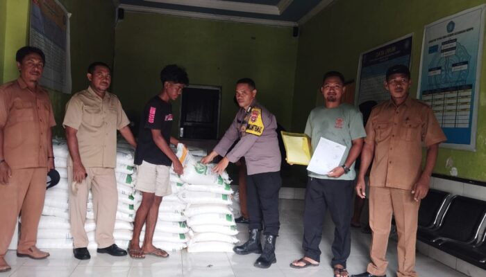 Bhabinkamtibmas Polsek Kempo Monitoring Penyaluran Bantuan Pangan di Desa Kempo, Pastikan Tepat Sasaran
